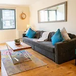 Vibrant Old City 2Br Apartment - Full Kitchen Wifi