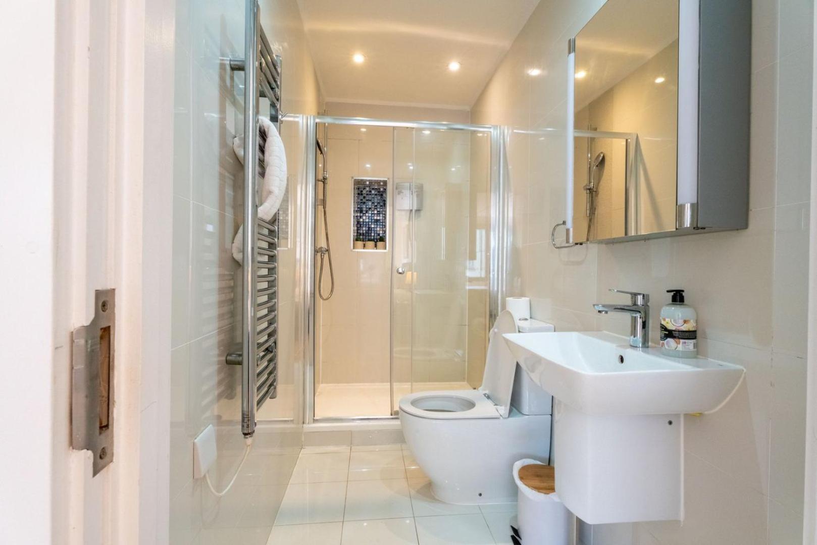 Appartement Vibrant Old 2br - Full Kitchen Wifi
